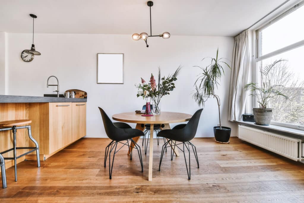 selling a home in North Georgia:Bright and beautiful dining room interior design